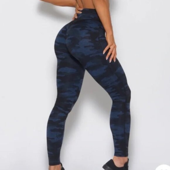 NWOT Bombshell Sportswear Fit Camo Legging Blue Size Large - Picture 4 of 14